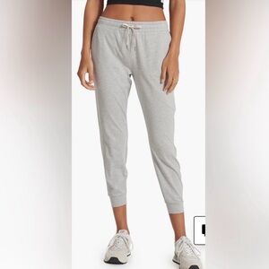 Vuori Women's Performance light heather gray Jogger Pants M